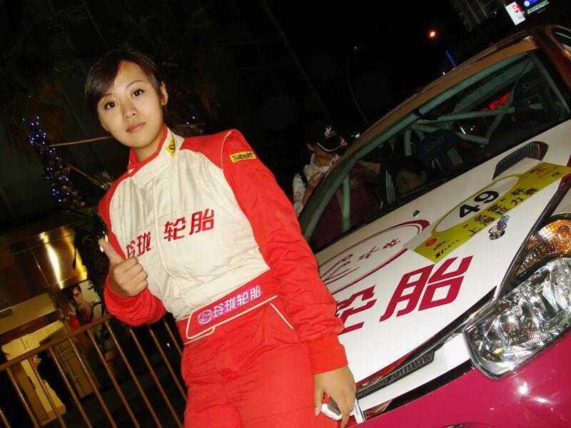 爱游戏体育官方网站-中国第一代女赛车手，40岁决定去开网约车